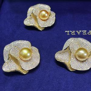 Broche en perles d'eau douce naturelles de haute qualité Wangou, 9-10 mm, design tridimensionnel exquis, style camélia, vente en gros - Product Image 1