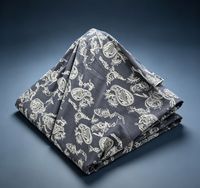 Tissu brodé cachemire de poids moyen, textile brodé cachemire monochrome pour vêtements longs Abaya du Moyen-Orient