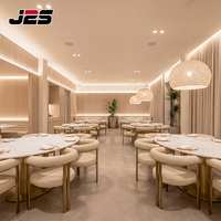 Solutions d'usine J2S : Chaises à cadre métallique, table rectangulaire avec surface en marbre, ensemble table et chaises pour restaurant, design moderne pour hôtel