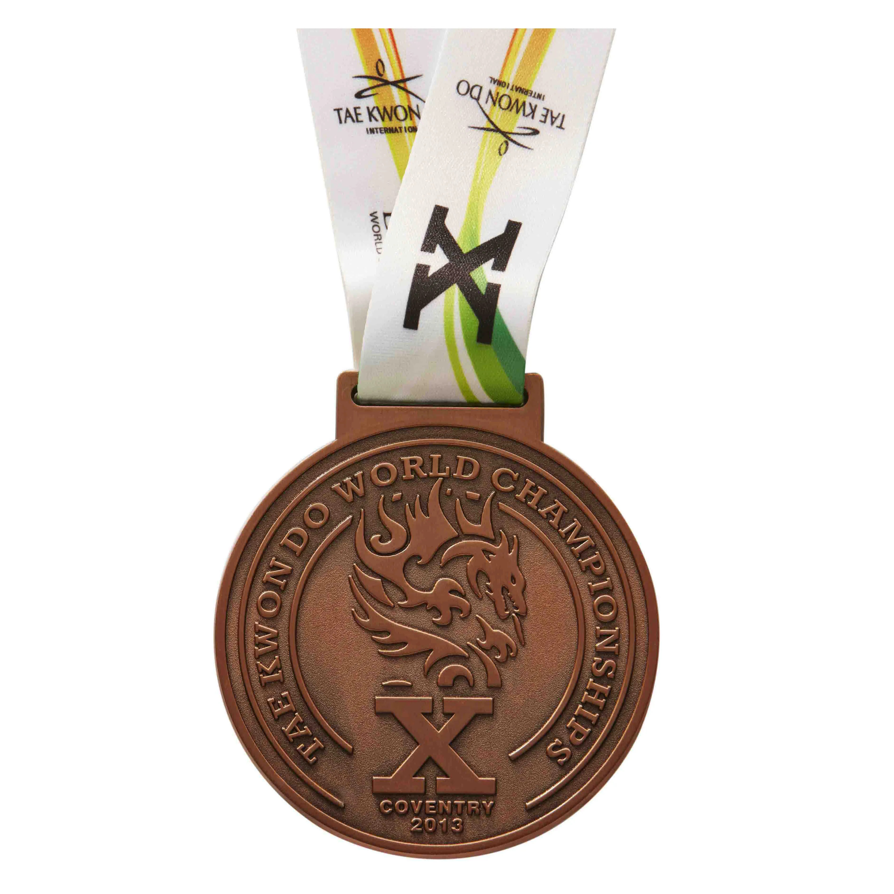 Medallas personalizadas Aleación de zinc en blanco barato Medalla de carrera de maratón 3D Deportes de metal con cinta para deportes Baloncesto Fútbol