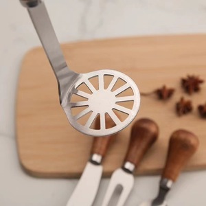 Praktische driedelige aardappelpuree-<span class=keywords><strong>set</strong></span> met dikke houten handgrepen, Instagram-stijl, verdikte roestvrijstalen aardappelpuree-pers, kaas - Product Image 1