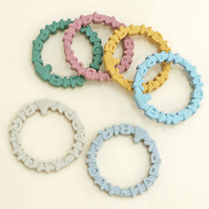 Mordedor de silicona suave para bebés, diseñado para evitar la succión del pulgar, y un bonito diseño de pulsera de cumpleaños. - Product Image 3