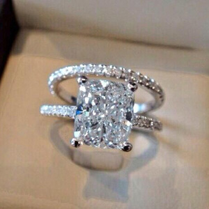 Anello con quattro punte in cristallo per donna, elegante anello alla moda, accessorio per feste e uso quotidiano - Product Image 3