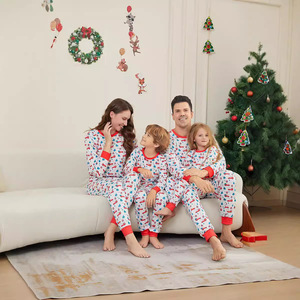 Conjunto de Pijamas Infantis Estilo Europeu-Americano para Meninos/Meninas - Poliéster Macio Tamanhos Pequeno/Médio/Grande Árvore de Natal Carro - Product Image 1