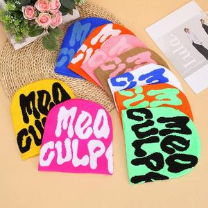 Venta caliente personalizado adulto moda impresión suave invierno sombrero de punto con letras para hombres y mujeres - Product Image 1