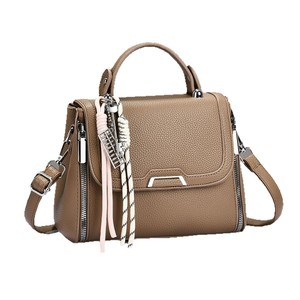 El nuevo modelo <span class=keywords><strong>de</strong></span> otoño 2025 para mujeres exuda una sensación <span class=keywords><strong>de</strong></span> alta gama, lujo ligero, atractivo <span class=keywords><strong>de</strong></span> nicho, versatilidad <span class=keywords><strong>de</strong></span> viaje y <span class=keywords><strong>gorra</strong></span> grande - Product Image 5