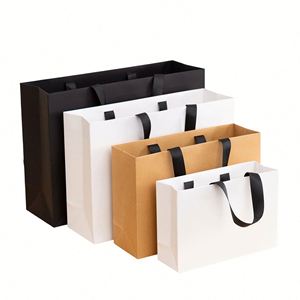 ถุงของขวัญบรรจุภัณฑ์เสื้อผ้ารีไซเคิลแบบกำหนดเองพร้อมหูหิ้วริบบิ้น ถุงกระดาษช้อปปิ้งสีครีมเบจสุดหรูพร้อมโลโก้ของคุณเอง - Product Image 6