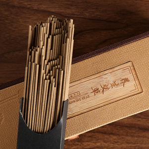 Bâtons d'encens en bois d'agar naturel, type bambou, pour usage religieux et désodorisation domestique - Product Image 2
