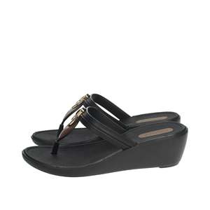 Grendha Sandalias de cuña negras para mujer, cómodas para el verano - Product Image 1