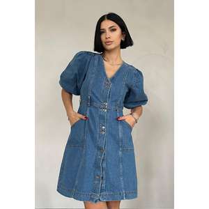 Robe en jean bleue coupe trapèze à manches bouffantes pour femme – Tendance et lavable - Product Image 2