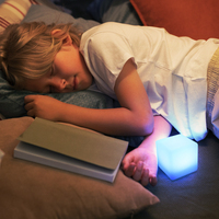 Lampe de nuit cube moderne à commande tactile et télécommande E26 Lampe d'ambiance à base alimentée par batterie Abat-jour carré en plastique Lampe de nuit décorative
