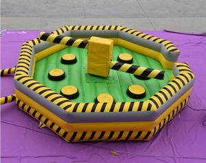 Last Man Standing Outdoor Wipeout Inflable Eliminator Black Meltdown Game con kits de reparación como un <span class=keywords><strong>castillo</strong></span> a la venta - Product Image 3