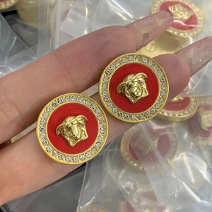 Boucles d'Oreilles Médusa Personnalisées en Plaqué Or 18K Étanche et Inoxydable, Bijoux Diamant Grecques Médusa pour Femme - Product Image 3