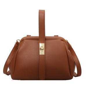 กระเป๋าถือแฟชั่น PU รุ่นใหม่ล่าสุดสำหรับผู้หญิง พรีเมียม ขายส่ง สายสะพายไหล่ ปิดแบบกระดุม - Product Image 1