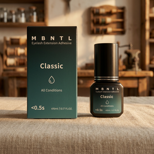 Colle liquide pour extensions de cils MBNTL fabriquée en Corée - Stock entrepôt - Séchage rapide 0,5s - Qualité supérieure - Sans cruauté animale - Végétalienne - Résistante à l'eau - Tenue 8 semaines - Product Image 1