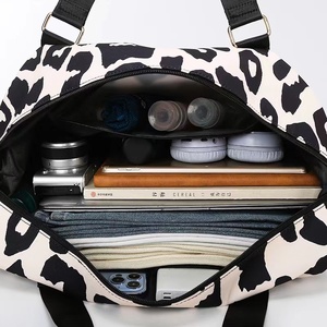 Bolso de tela Oxford antisalpicaduras con estampado de vaca Bolso de viaje de hombro de mano para <span class=keywords><strong>mujer</strong></span> - Product Image 4