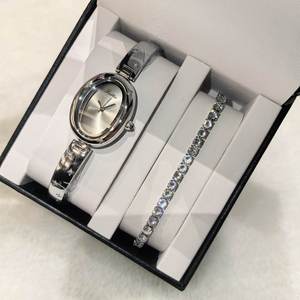 Reloj de Cuarzo Scottie 9780D con Esfera Ovalada, Lujoso, para Dama, en Acero Inoxidable, Resistente al Agua 30M, con Brazalete de Diamantes, Set de Regalo + Caja Exquisita - Product Image 3