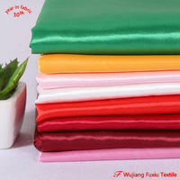 Toptancı ucuz fazla 50 renk stok altında $1/y 100% Polyester saten kumaş rulo