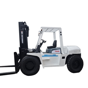 Montacargas TCM FD80 Usado de 6t con Desplazador Lateral Hidráulico y Mástil de Dos Etapas en Venta - Product Image 1