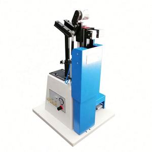 Machine de moulage de semelles de chaussures industrielles de haute qualité, équipement professionnel automatique de tirage de fils pour la fabrication de chaussures - Product Image 1