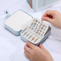 Boîte à bijoux carrée multifonctionnelle avec organisateur de bagues, boîte de rangement pour boucles d'oreilles et compartiments superposés pour femmes