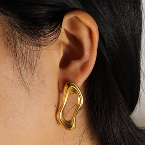Nouveaux bijoux de mode 18k plaqué géométrique forme ovale irrégulière boucles d'oreilles en acier inoxydable femmes pas de décoloration étanche boucles d'oreilles - Product Image 4