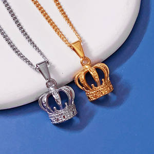 Collana con Ciondolo a Corona Placcata Oro 18k, Gioiello Moda Donna, <span class=keywords><strong>Regalo</strong></span> 'My Queen' <span class=keywords><strong>per</strong></span> <span class=keywords><strong>Mamma</strong></span> e Donne - Product Image 1