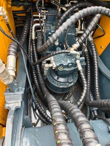 Second Hand Hyundai 220LC Medium Hydraulic Excavator for Road and <b>Foundation</b> Projects - Product Image 6