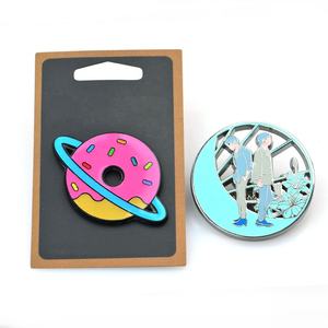 Perno di smalto personalizzato senza minimo bagliore In smalto scuro spille dure per chitarra - Product Image 2