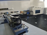 Machine de poinçonnage à tourelle CNC, Machine de poinçonnage CNC, Machine de poinçonnage de tôles, Machine de perforation de trous / Machine d'emboutissage à tourelle CNC