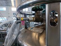 Machine de remplissage et de dosage automatique d'azote liquide pour canettes, bouteilles, jus, lait, boissons énergisantes, système de dosage d'azote pour boissons