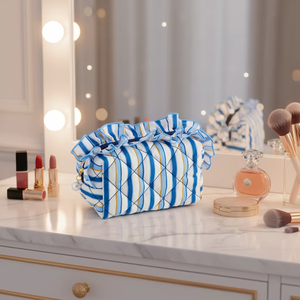 Sac de maquillage matelassé à volants rayé personnalisé, écologique, en gros, pour filles, portable, pour l'extérieur – Grande Vente - Product Image 5