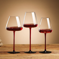 Verre à vin rouge de style nordique bordeaux, luxe léger, pour usage domestique, corps rouge, base noire, fond concave, en cristal