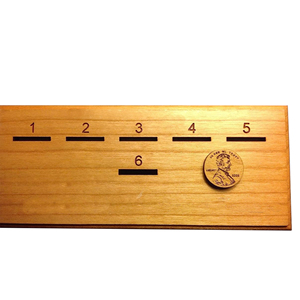 Divertido juego de mesa de dados estratégicos simples Penny Drop caja de madera Concepto de gota de moneda Material de bambú para sala de estar o baño - Product Image 6