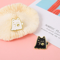 Chine bonne qualité usine directement broche en métal personnalisé mignon animal vêtements chaussures accessoires émail dur chat broches fantôme