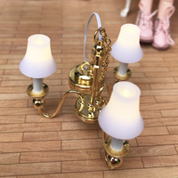 Mini lampe pour maison de poupée 1:12, mini-luminaire LED moderne et simple pour scène OB11, lustre à trois têtes avec abat-jour blanc, fonctionne et éclaire