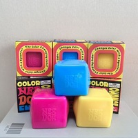 Jouet Squishy Cube Morph Coloré Bicolore Texture Mate Effet Farine Change de Couleur à la Pression Bords Arrondis Toucher Soyeux à Presser