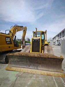 Bulldozer Usado Caterpillar D5N con Motor de 90KW y Alta Eficiencia Operativa - Product Image 2
