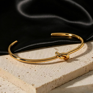 Bracciale Trendy Unisex con Nodo e Cuore, Placcato Oro 18K in Acciaio Inossidabile, Regolabile, Certificato Migliore Amico - Product Image 3