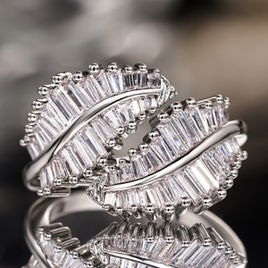 Set di Gioielli a Foglia Fresca per Donne: Collana, Orecchini e Anello Aperto, Stile Versatile ed Elegante - Product Image 3