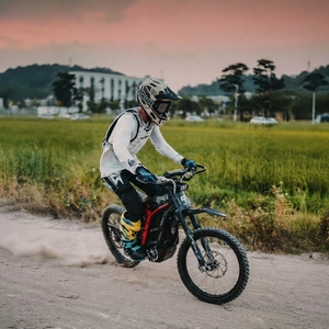 79Bike Falcon Pro E-Moto, 19 inç ön ve arka arazi tekerlekleriyle ABD'de stokta ve bugün gönderime hazır. - Product Image 3