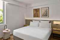 Ensemble de meubles de chambre d'hôtel sur mesure, mobilier moderne pour chambre d'hôtel avec lit, table de chevet et bureau pour projet hôtelier
