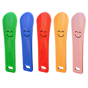 Chausse-pied en plastique mini portable avec visage souriant, aide à l'enfilage des chaussures, pour la maison, petit cadeau - Product Image 1