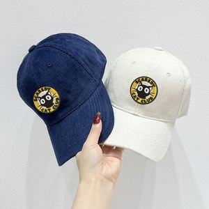 Casquettes de baseball unisexes personnalisées en velours côtelé classique, brodées avec un image sportive vintage - Product Image 2