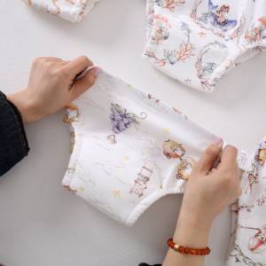 3パックベビーソフトコットントレーニングパンツ吸収性トイレトレーニング下着男の子用女の子用洗濯可能プリントデザイン - Product Image 1