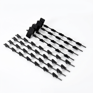 Support de présentation mural Hookei en fer avec pinces pour chips et snacks, revêtement poudré, multi-usages - Product Image 1