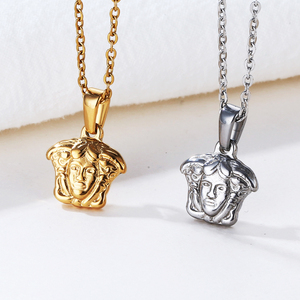 En stock acier inoxydable pièce de monnaie grecque méduse pendentif collier hip hop femmes hommes mythologie bijoux plaqué or méduse collier - Product Image 2