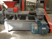 Tige de bois d'herbe de forme ronde pressant l'extrudeuse de charbon de bois de machine de traitement de charbon de bois de noix de coco en bambou