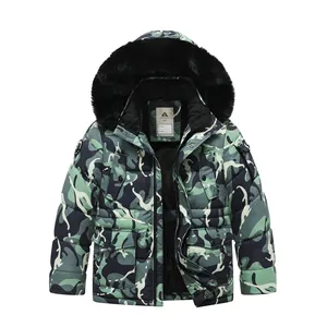 Veste en duvet personnalisée 2024 pour enfants et garçons Manteaux en duvet de camouflage épais doublés en polaire résistants à l'eau Vestes en coton gonflé avec capuche en fourrure