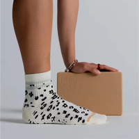 Chaussettes de Pilates antidérapantes à imprimé léopard personnalisées, chaussettes de danse ouvertes pour Pilates et yoga, chaussettes de Pilates pour filles, chaussettes antidérapantes pour ballerines, chaussettes antidérapantes pour femmes